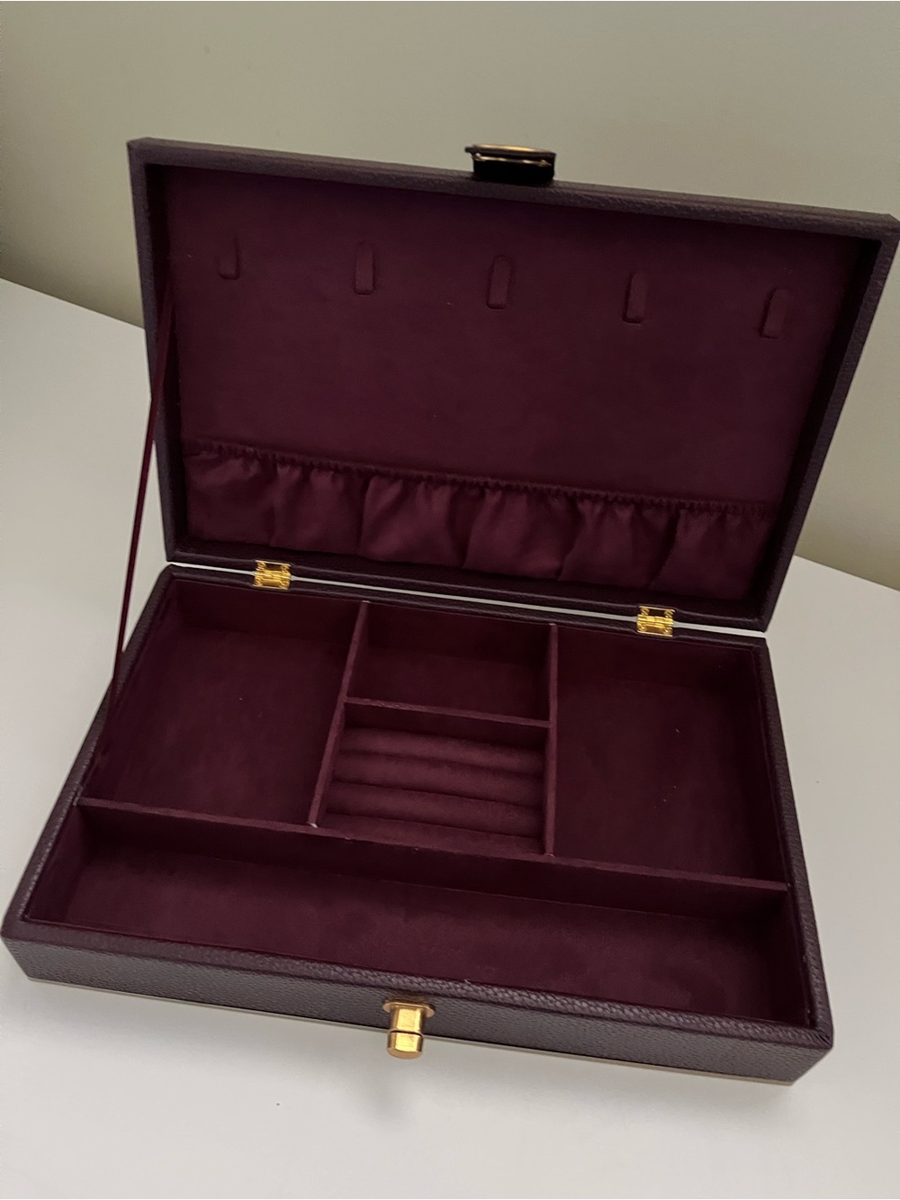 Women’s berryBurgundy Jewelry Organizer Box - Classic Travel Case brand new